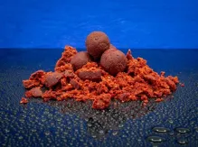 BAIT BAIT Boilies Ébredő Erő Red Spiced Garlic 1kg
